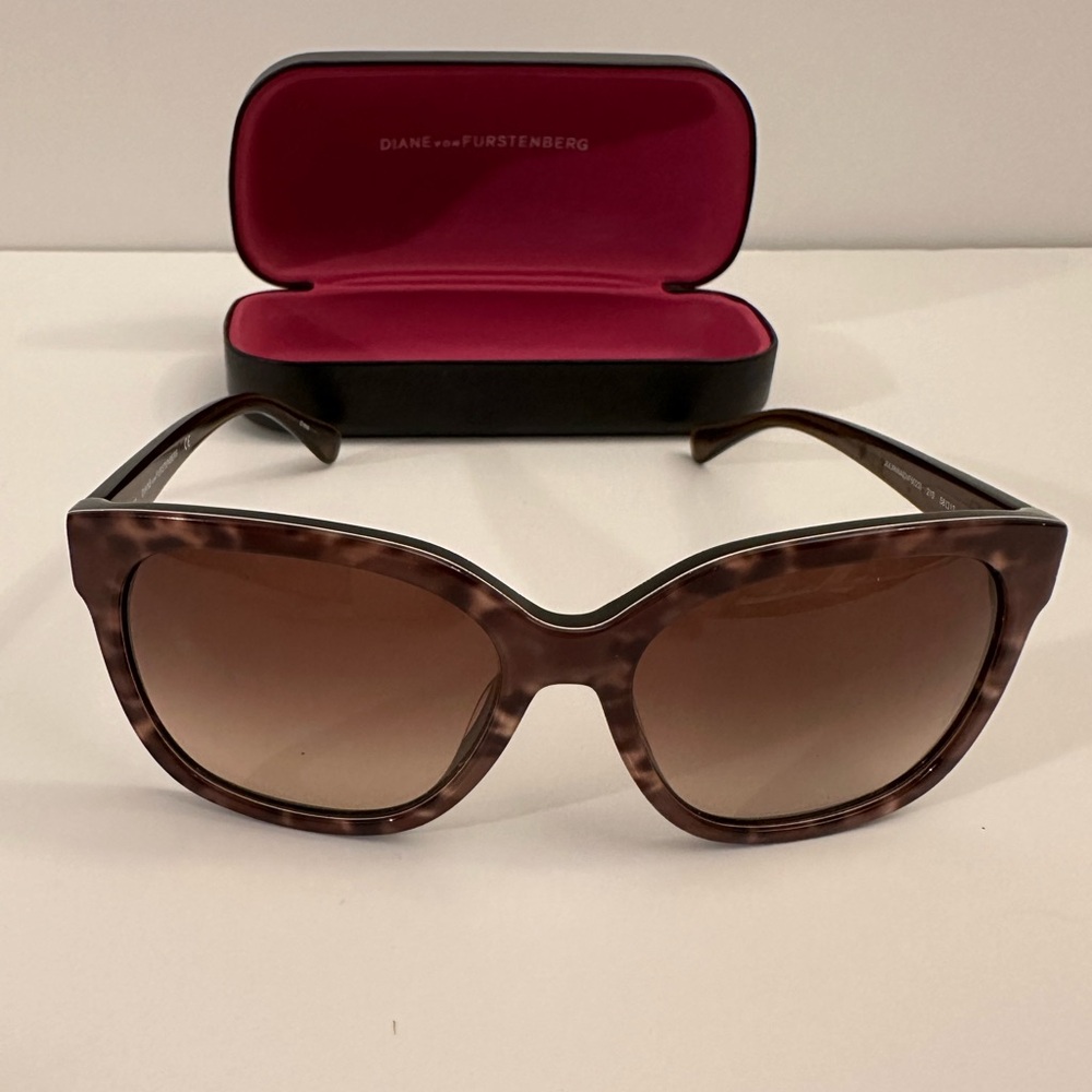DVF JULIANNA Sunglasses | DVF602S | Brown | Animal